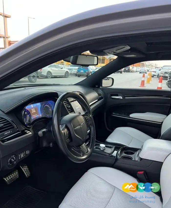 كرايزلر 300 موديل 2016