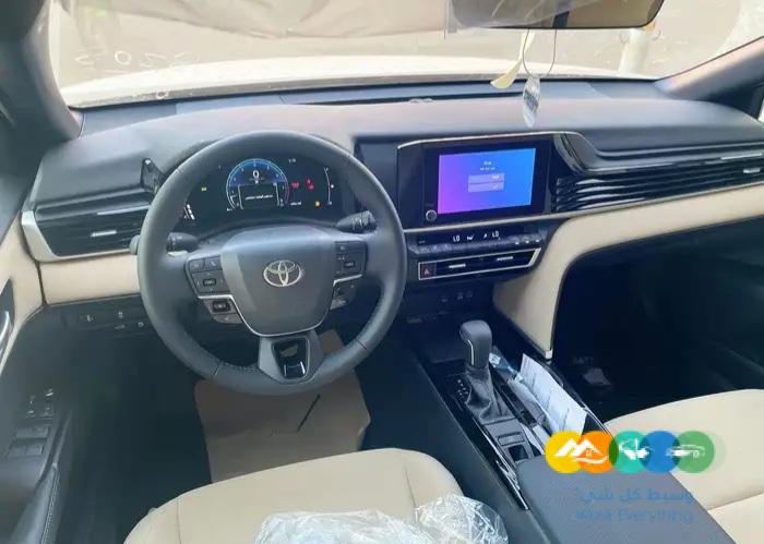 تويوتا كامري ال اي رمادي 2025 اصفار