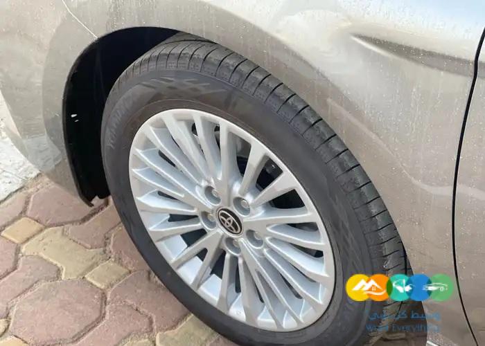 تويوتا كامري ال اي رمادي 2025 اصفار