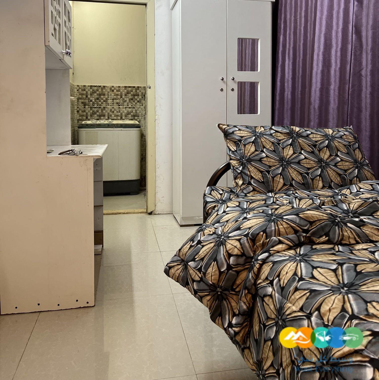 للإيجار الشهري غرفة عزاب بغرب الرياض