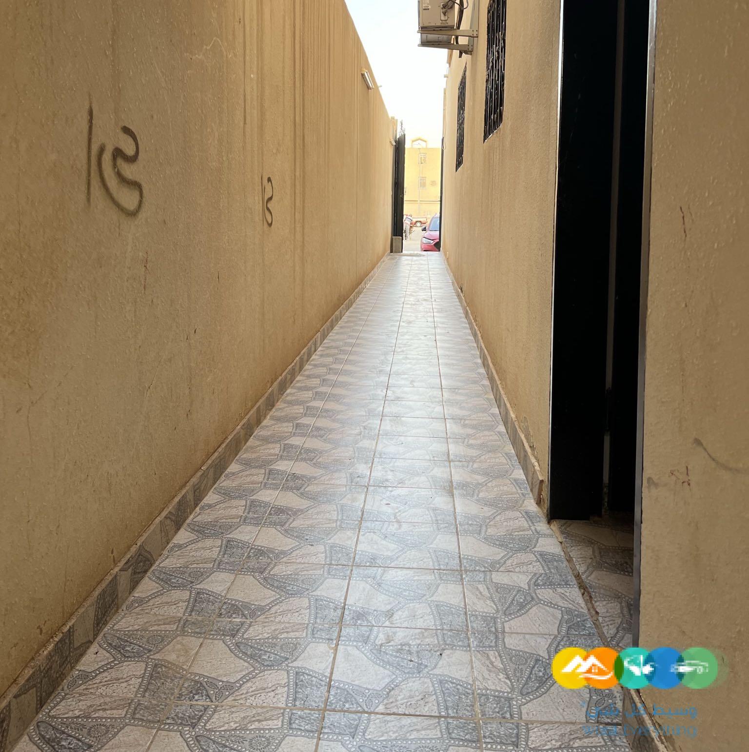 للإيجار الشهري غرفة عزاب بغرب الرياض