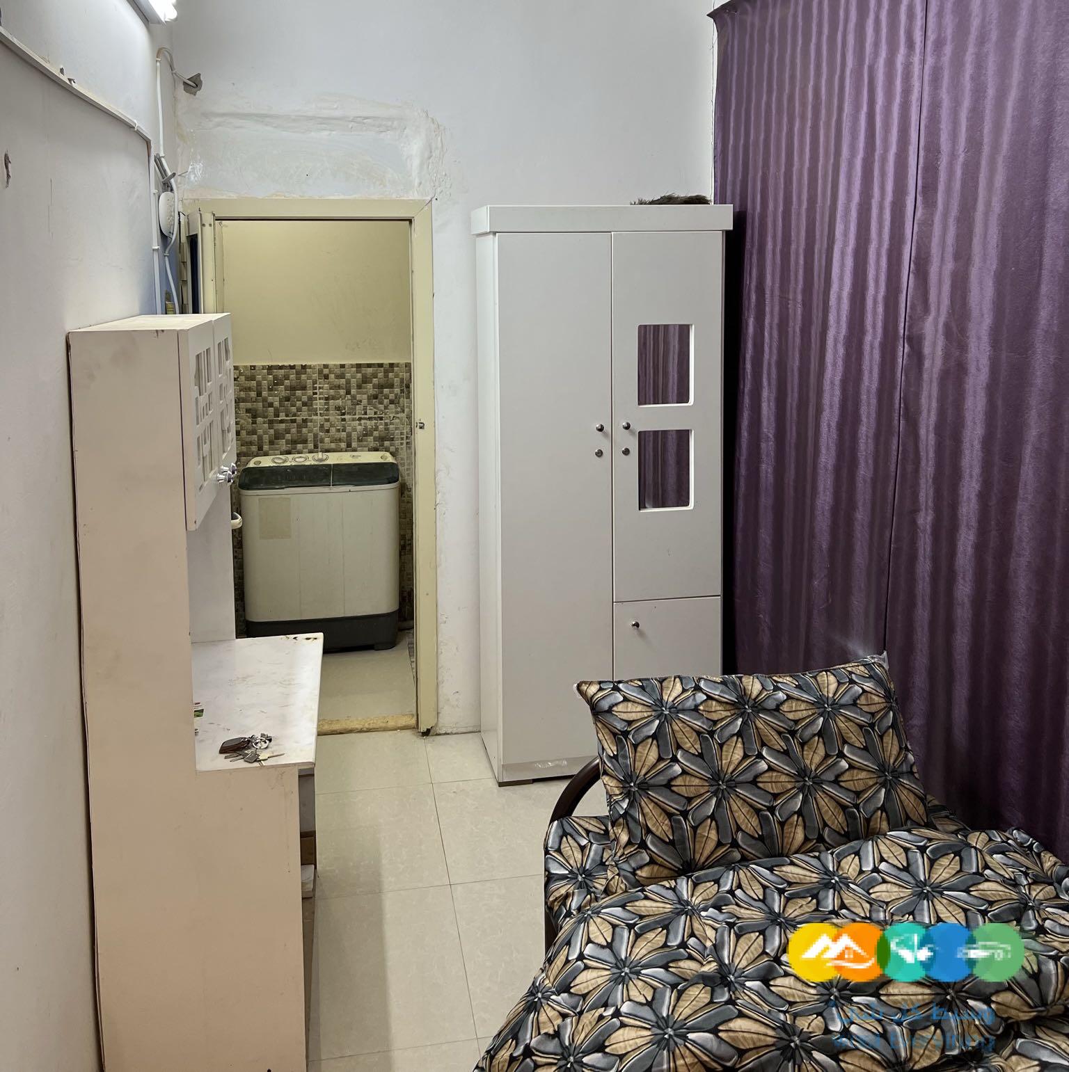 للإيجار الشهري غرفة عزاب بغرب الرياض