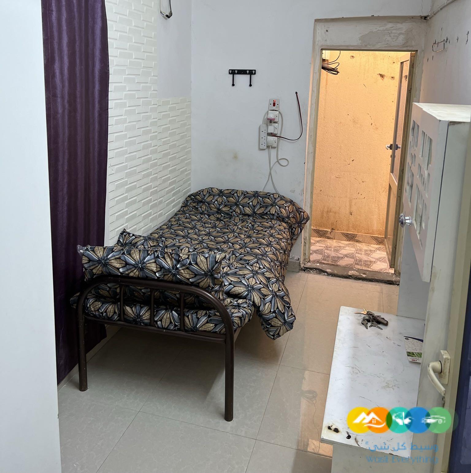 للإيجار الشهري غرفة عزاب بغرب الرياض