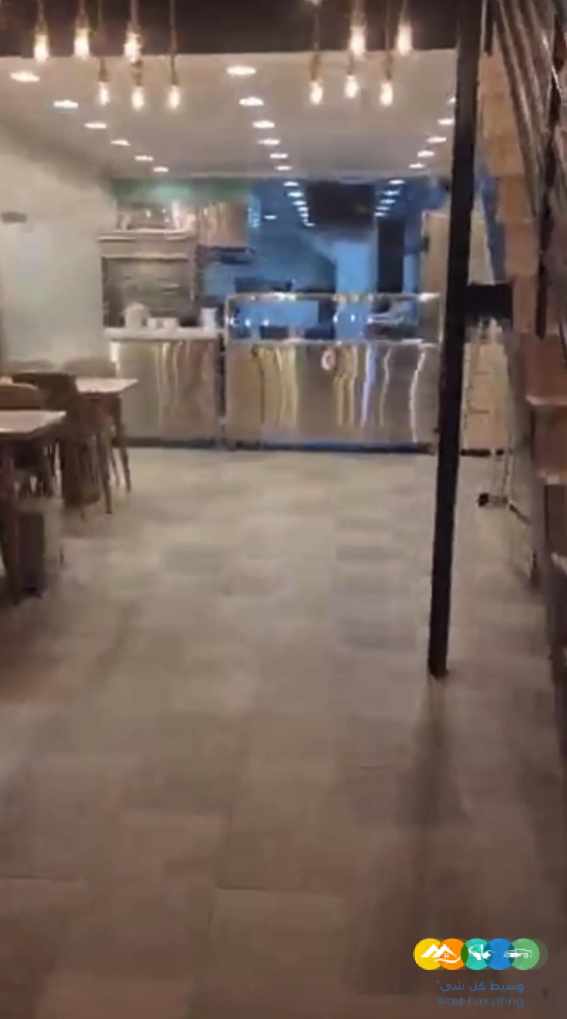 مطعم للبيع بكامل معداته