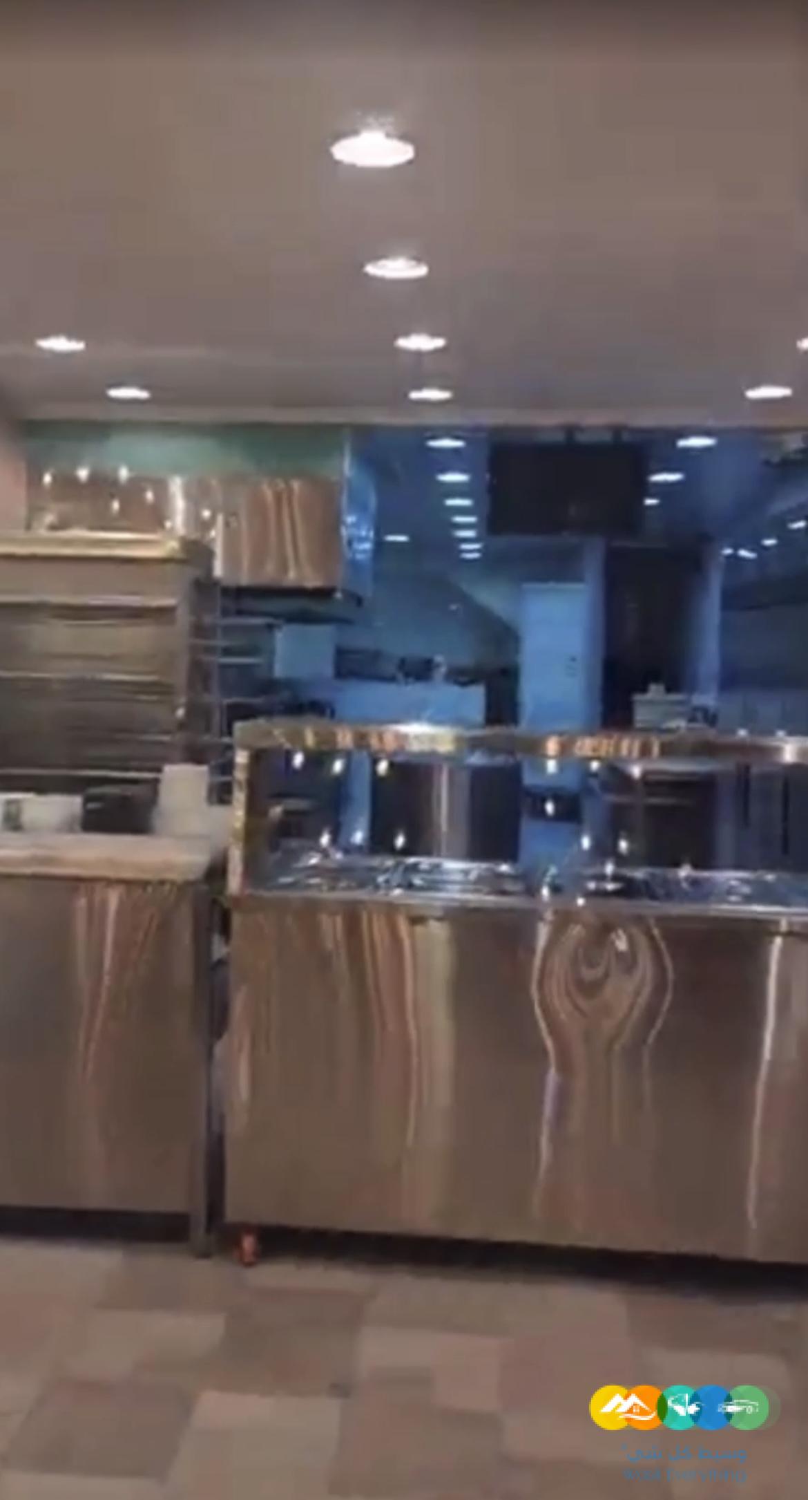 مطعم للبيع بكامل معداته