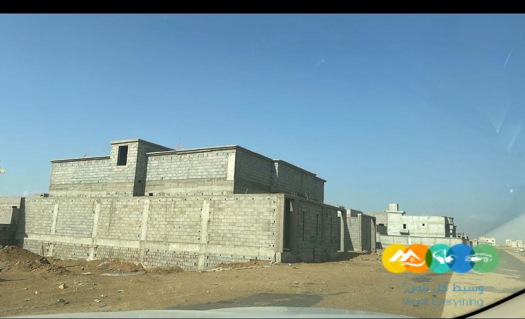 قطعة ارض نخلان مقام عليها عماره عظم 0502761647