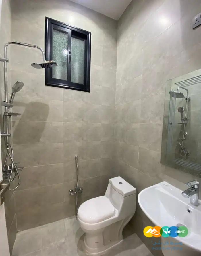 للبيع شقق ارضيه وعلويه بمداخل مستقله مع مصعد