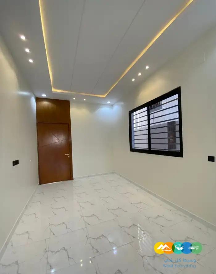 للبيع فيلا دورين وملحق طريق المدينه العسكريه