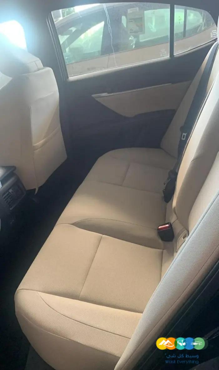 تويوتا كامرى LE بنزين فتحة 2025 ازرق غامق جميل