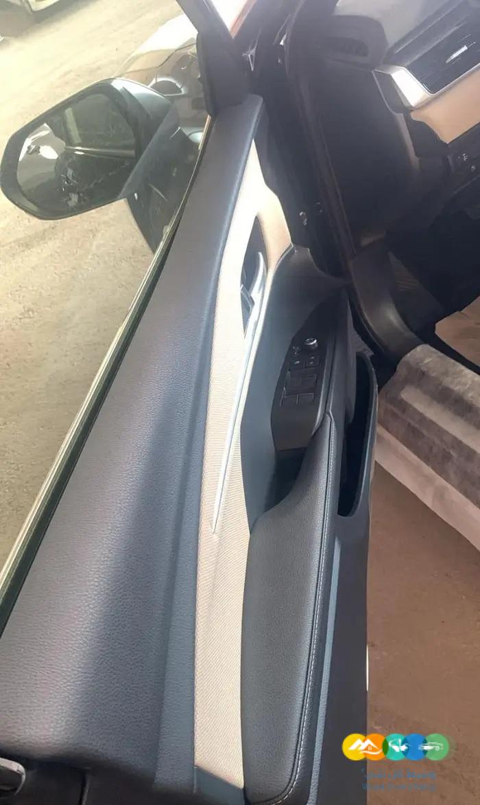 تويوتا كامرى LE بنزين فتحة 2025 ازرق غامق جميل