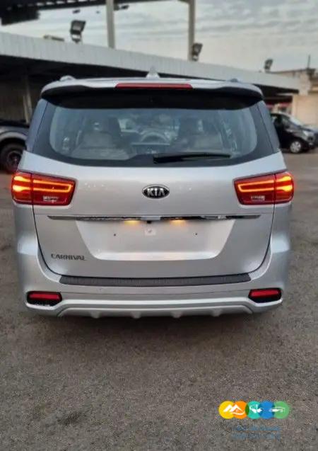 كيا كرنفال 2019 ديزل 9 راكب بطاقة جمركيه