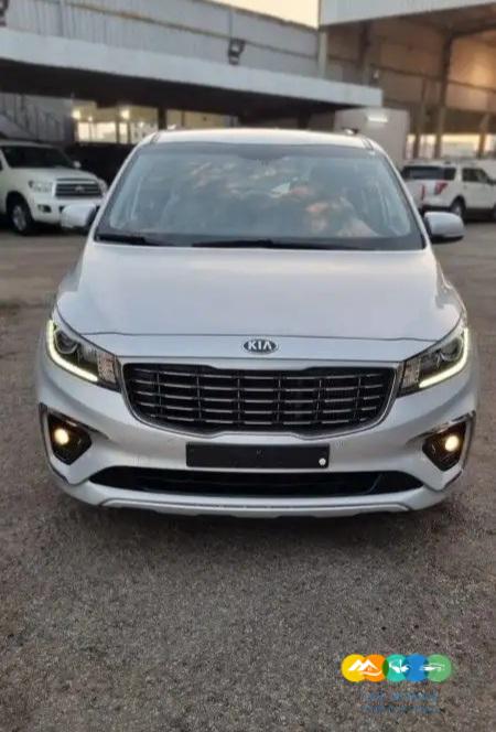 كيا كرنفال 2019 ديزل 9 راكب بطاقة جمركيه