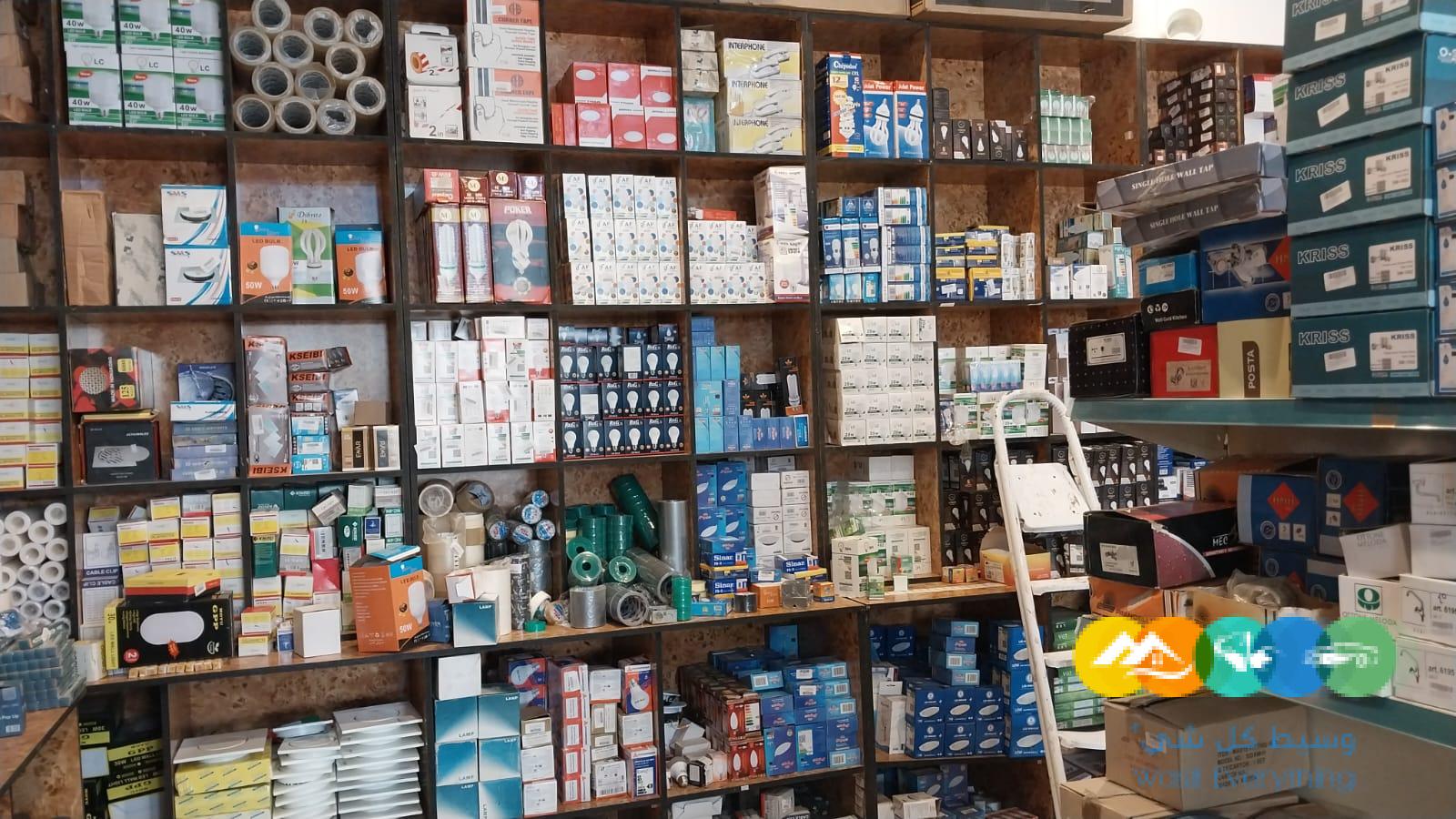 للتقبيل محل مواد بناء متعدد