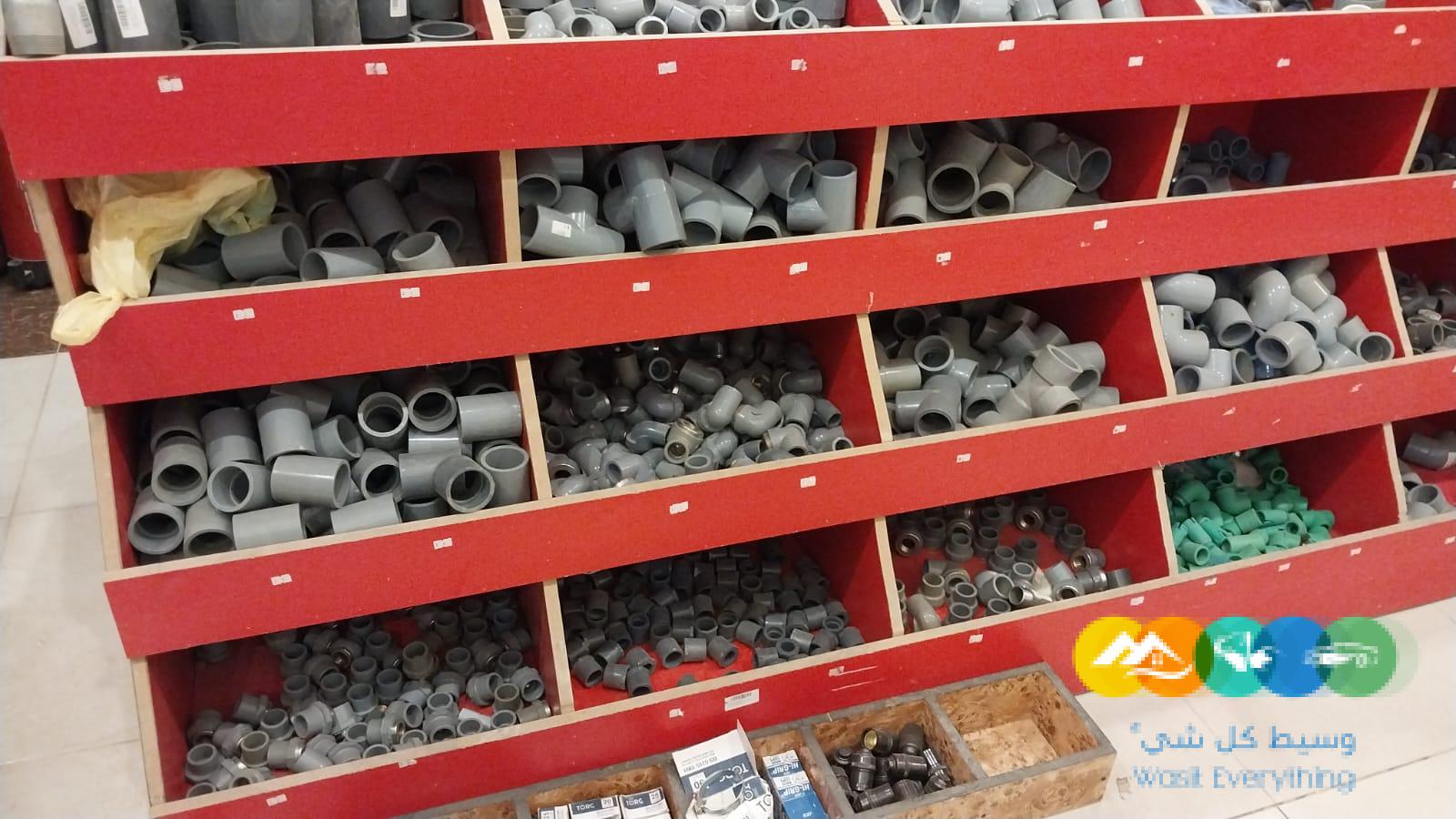 للتقبيل محل مواد بناء متعدد