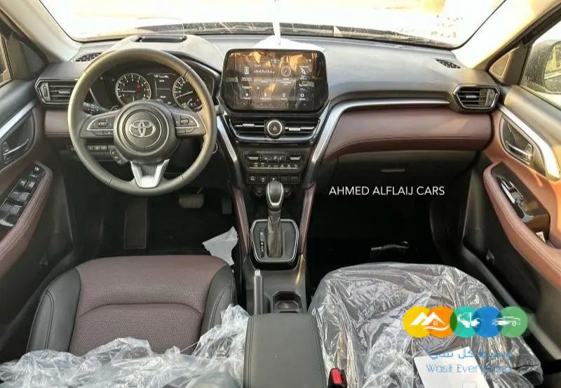 تويوتا اوربان 2025 فل كامل