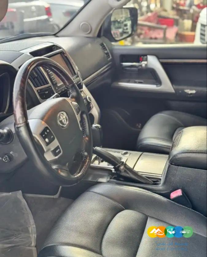 لاندكروزر – في اكس ار – 2012 – فل كامل / تم البيع