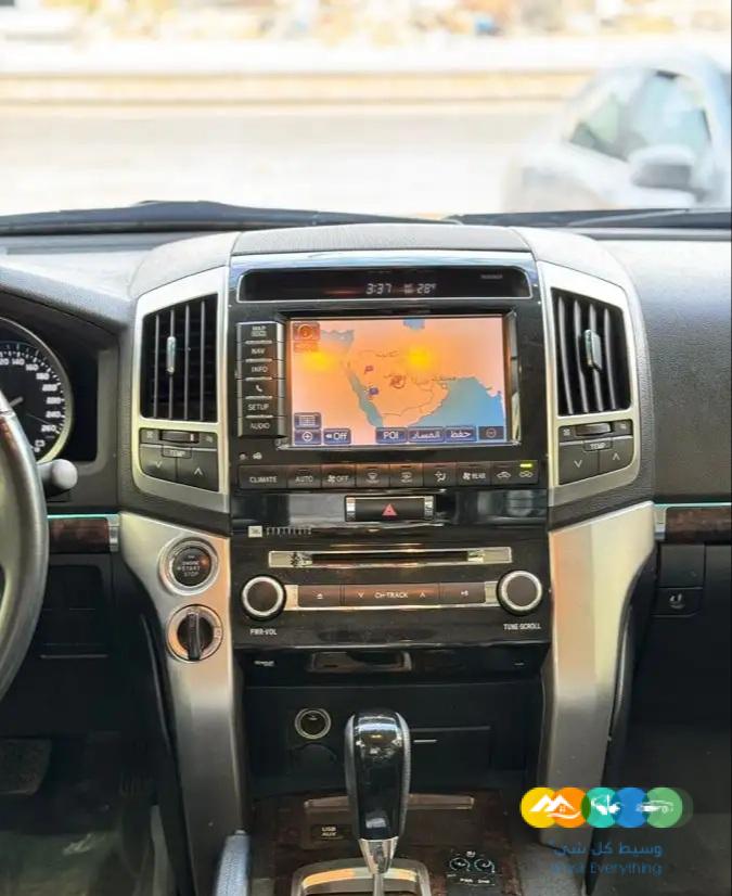 لاندكروزر – في اكس ار – 2012 – فل كامل / تم البيع