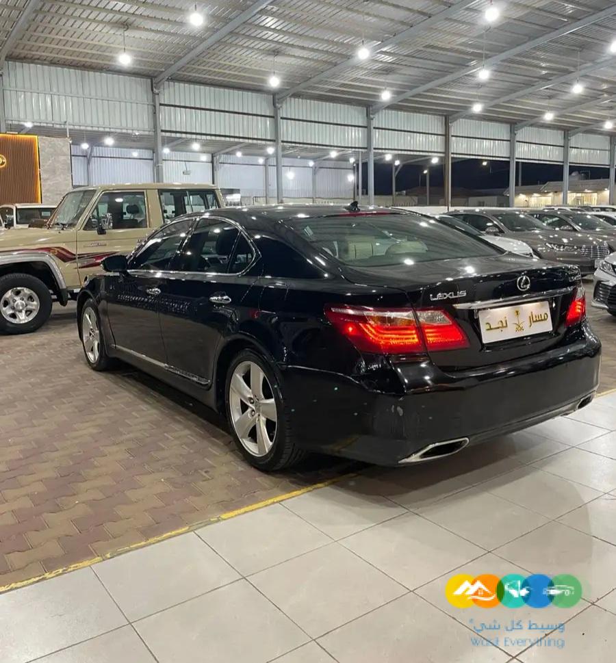 لكزس LS460 موديل 2011 فل كامل جدا نظيفه