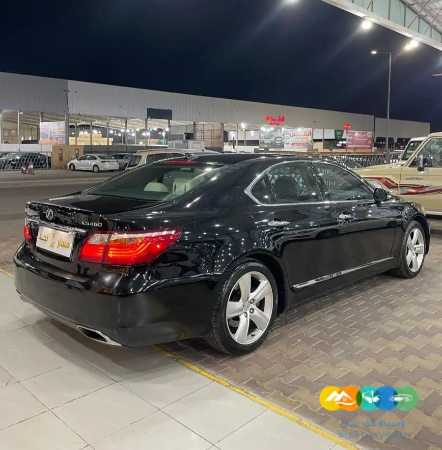 لكزس LS460 موديل 2011 فل كامل جدا نظيفه