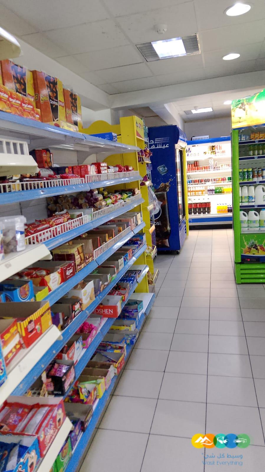 سلسلة نهر الامداد تعرض بيع فرعين سوبر ماركت من السلسلة