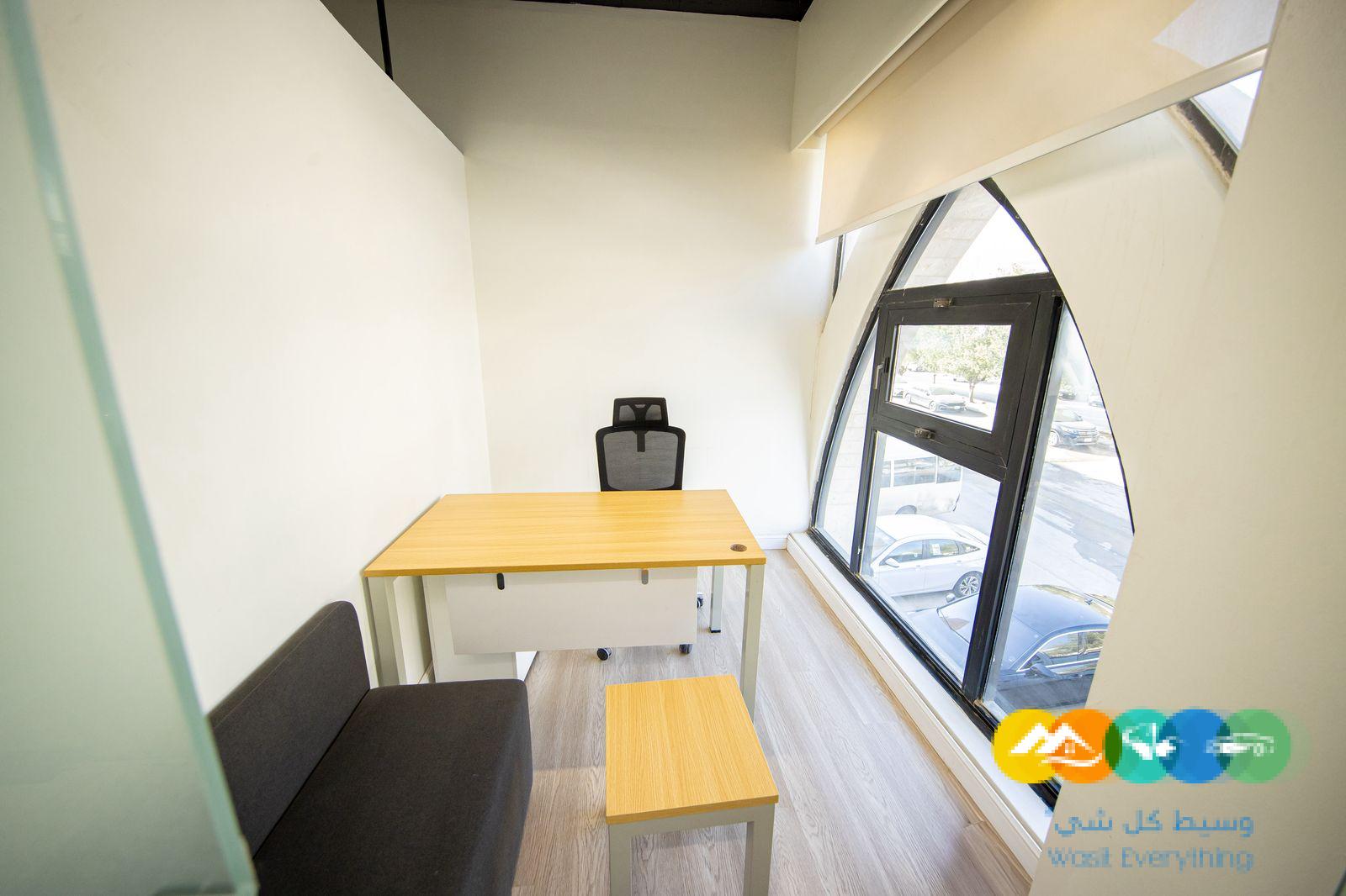 مكاتب مؤثثة جاهزة للإيجار