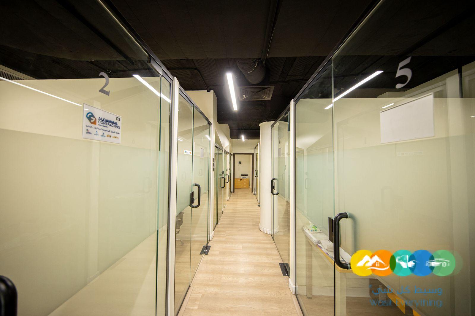 مكاتب مؤثثة جاهزة للإيجار