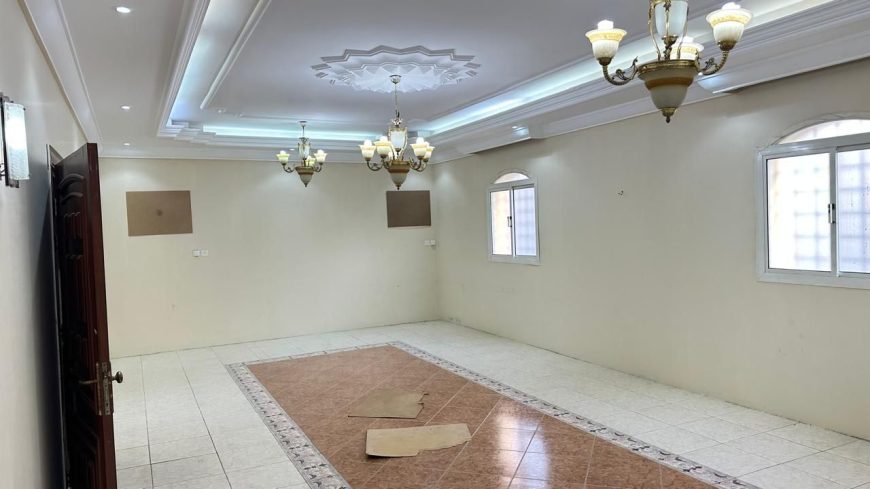 عمارة سكنية للبيع دورين بالملحق بجدة حي الاجواد