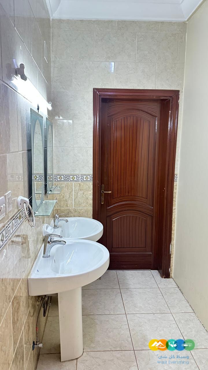 عمارة سكنية للبيع دورين بالملحق بجدة حي الاجواد