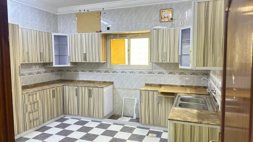 عمارة سكنية للبيع دورين بالملحق بجدة حي الاجواد