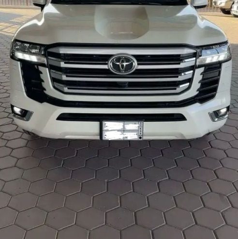 للبيع لاندكروزر GXR L3 بنزين موديل 2024