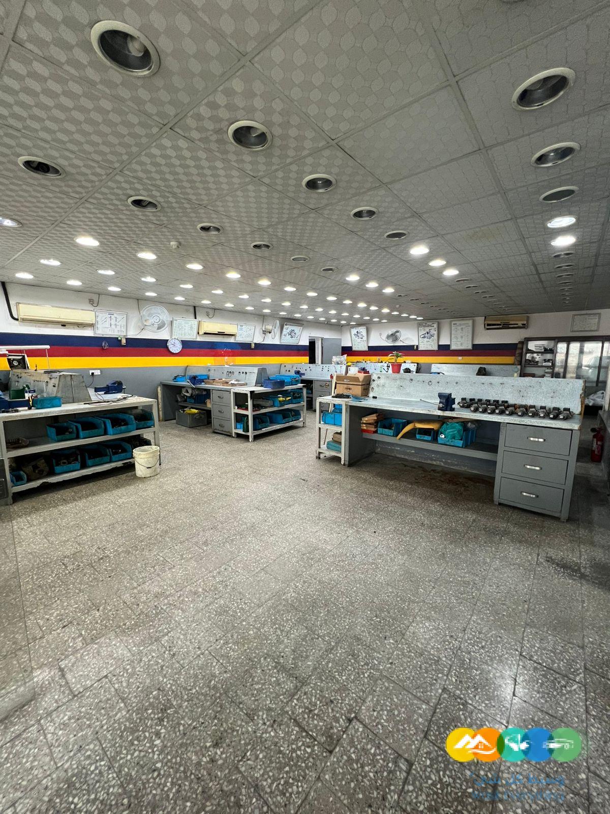 مركز صيانة مجهز للتقبيل