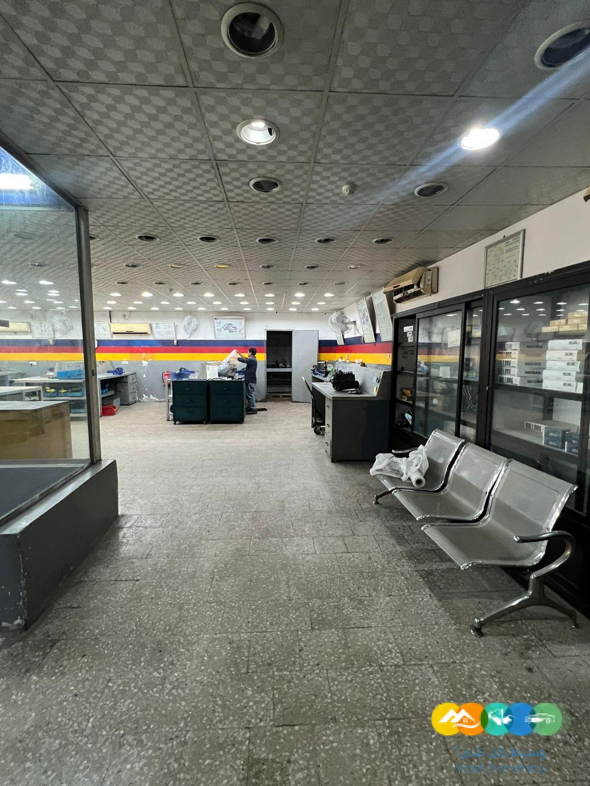 مركز صيانة مجهز للتقبيل