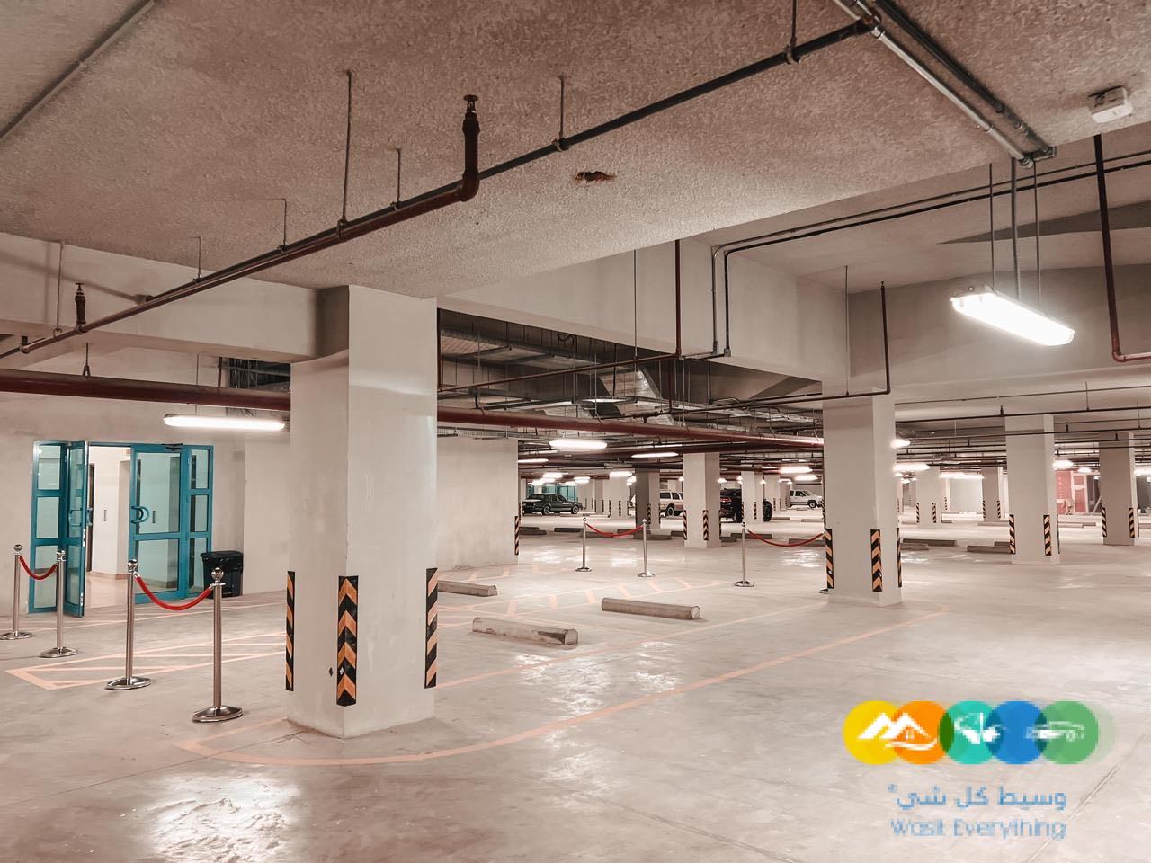 مكتب مؤثث بالكامل للإيجار الشهري والسنوي مع خدمات مجاني