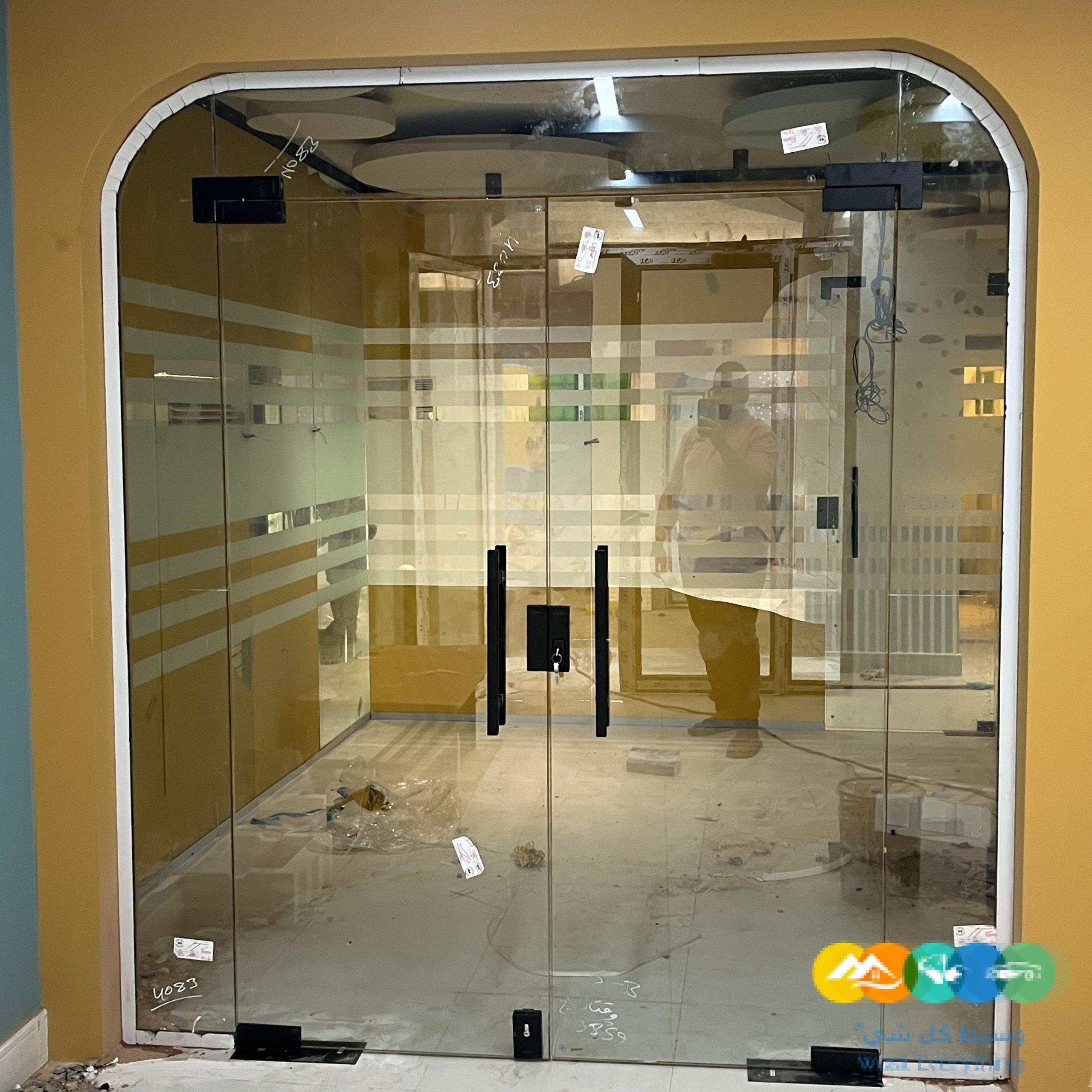 معلم زجاج سيكوريت جده