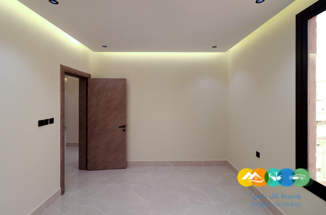 شقة 4 غرف بحي السلامة امامية بمدخلين للبيع أفراغ فوري