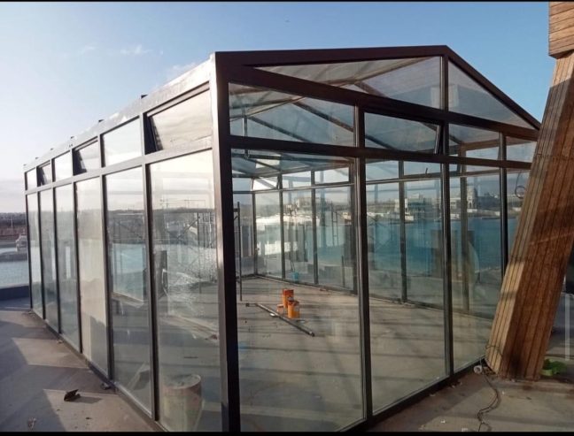 معلم زجاج سيكوريت جده