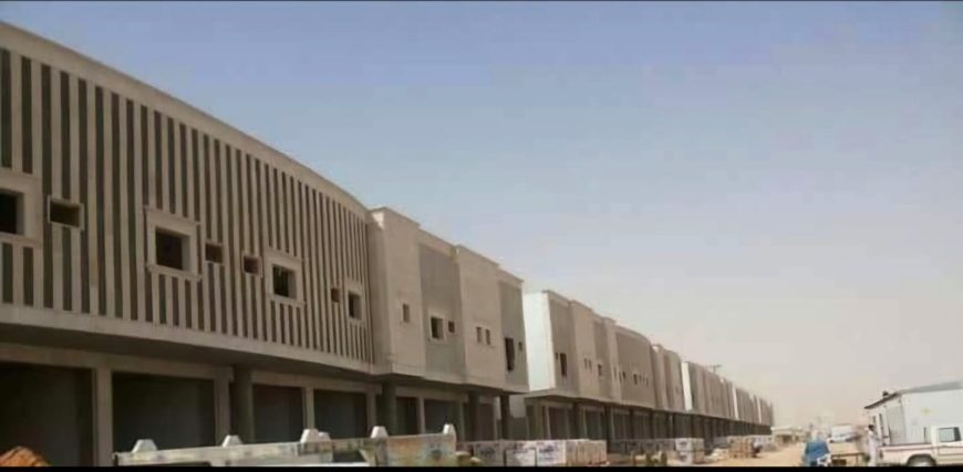 بناء ملحق خارجي زجاج في الرياض