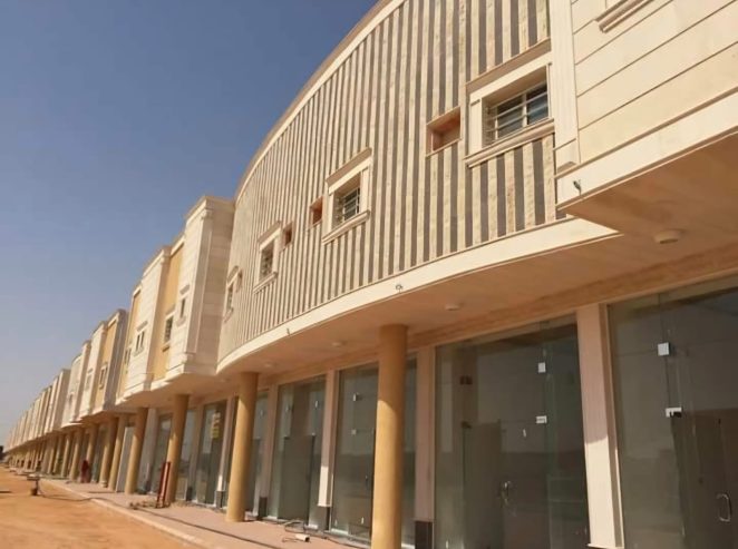 بناء ملحق خارجي زجاج في الرياض