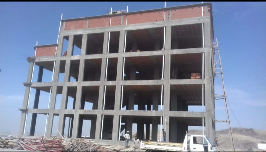 بناء ملحق خارجي زجاج في الرياض