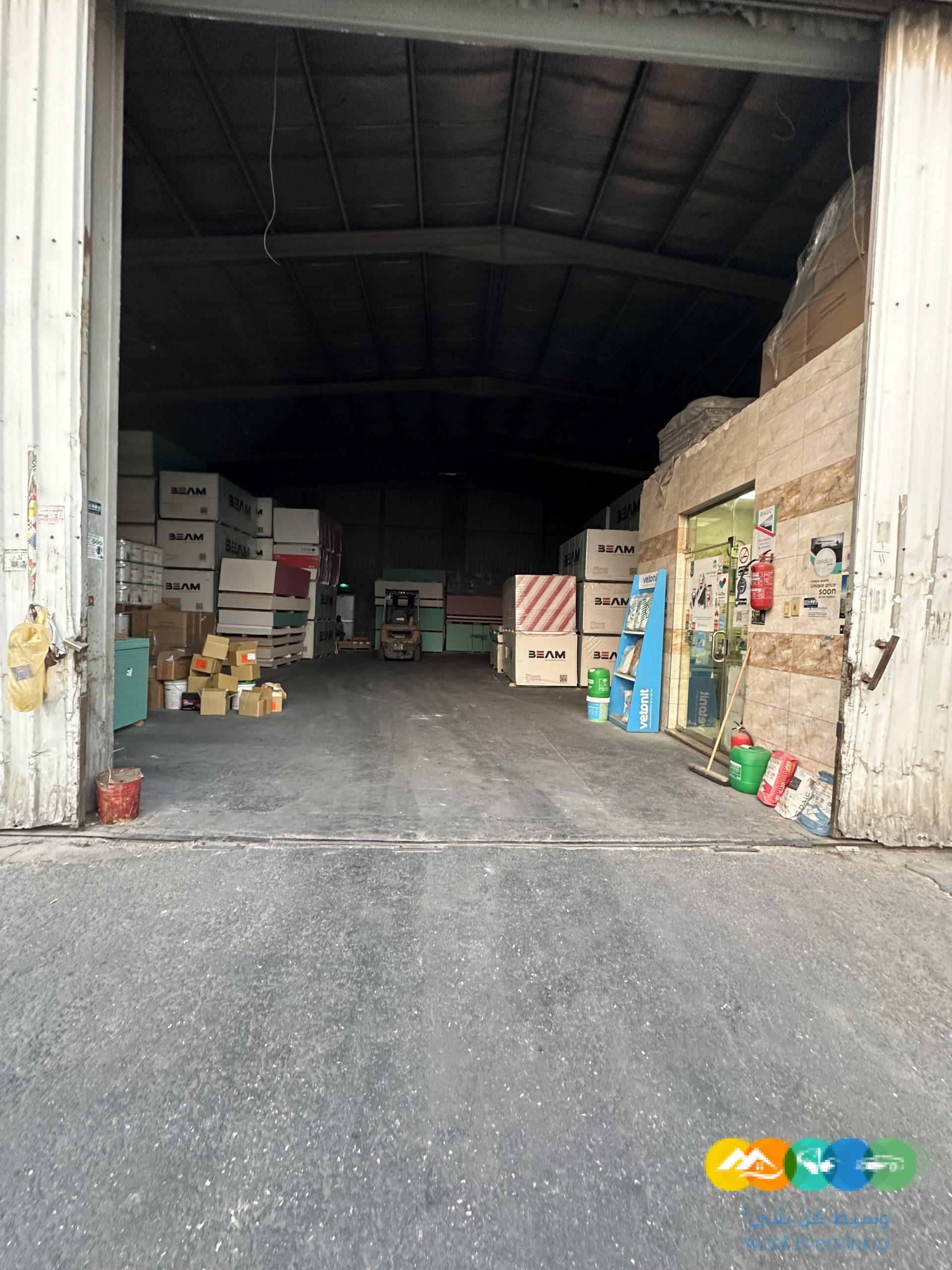 مستودع فارغ للتقبيل