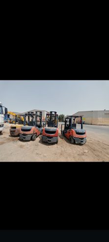 رافعات شوكيه للإيجار اليومي والشهري