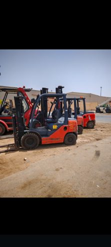 رافعات شوكيه للإيجار اليومي والشهري