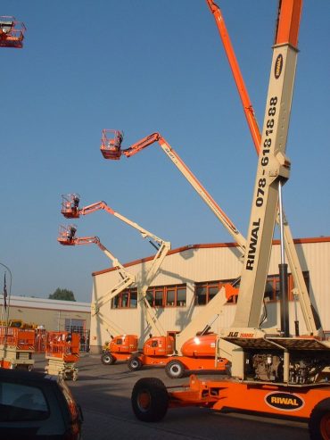 جيسيبي تلسكوبيه للإيجار جيسيبي عرجاء تليهندر بوبكات للا