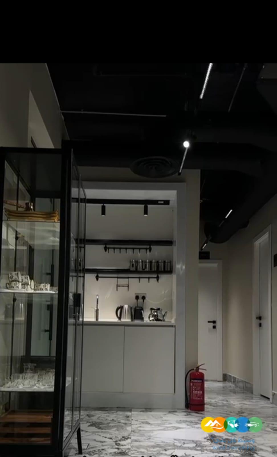 للبيع صالون نسائي كامل التشطيب حي الريان شارع رئيسي