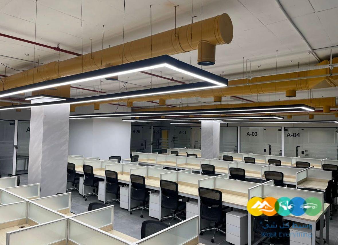 مكتبك الجاهز للنجاح ومرافق تدعم أعمالك!