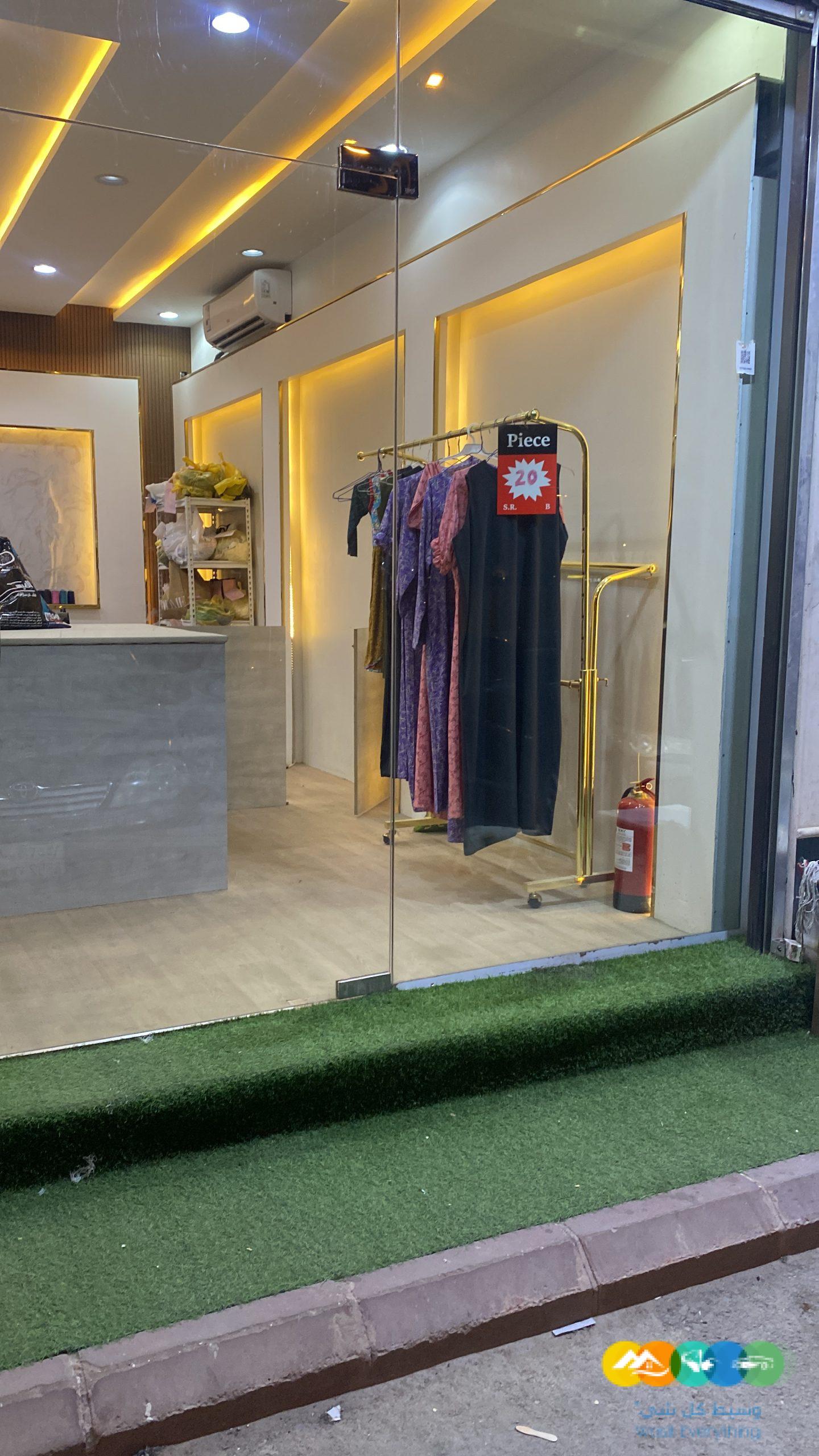 محل خياط نسائي للتقبيل