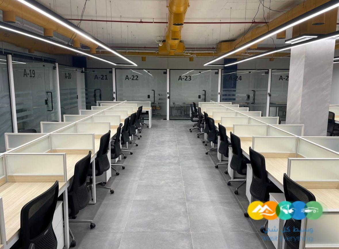 مكتبك الجاهز للنجاح ومرافق تدعم أعمالك!