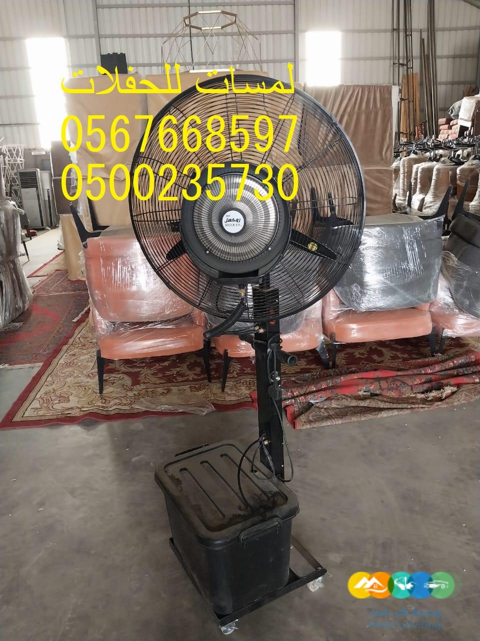 تأجير كنب جلد أبيض ، طاولات طعام مع كراسي ، طاولات