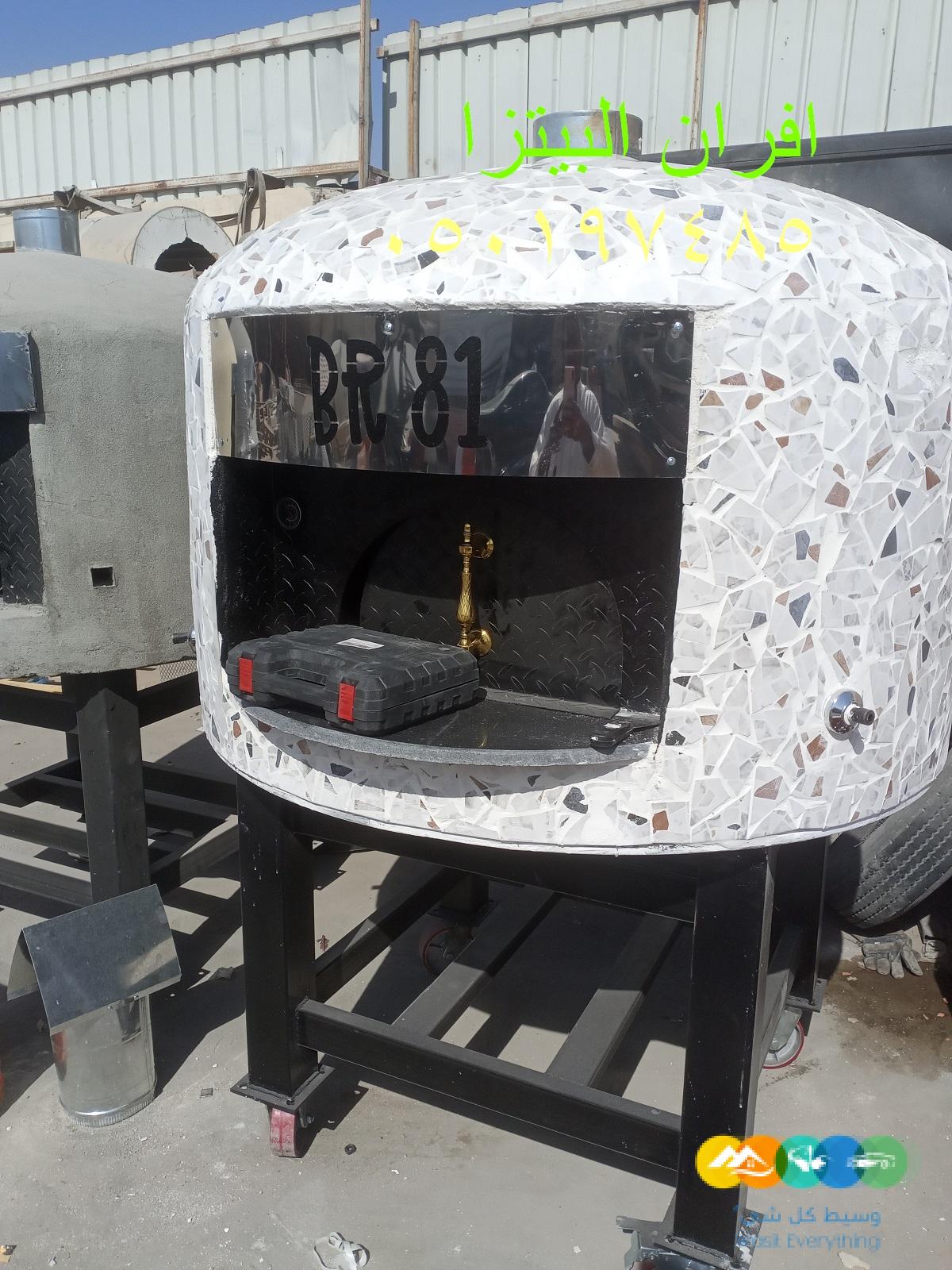 أفران البيتزا هي أجهزة مصممة خصيصًا لخبز البيتزا، افران