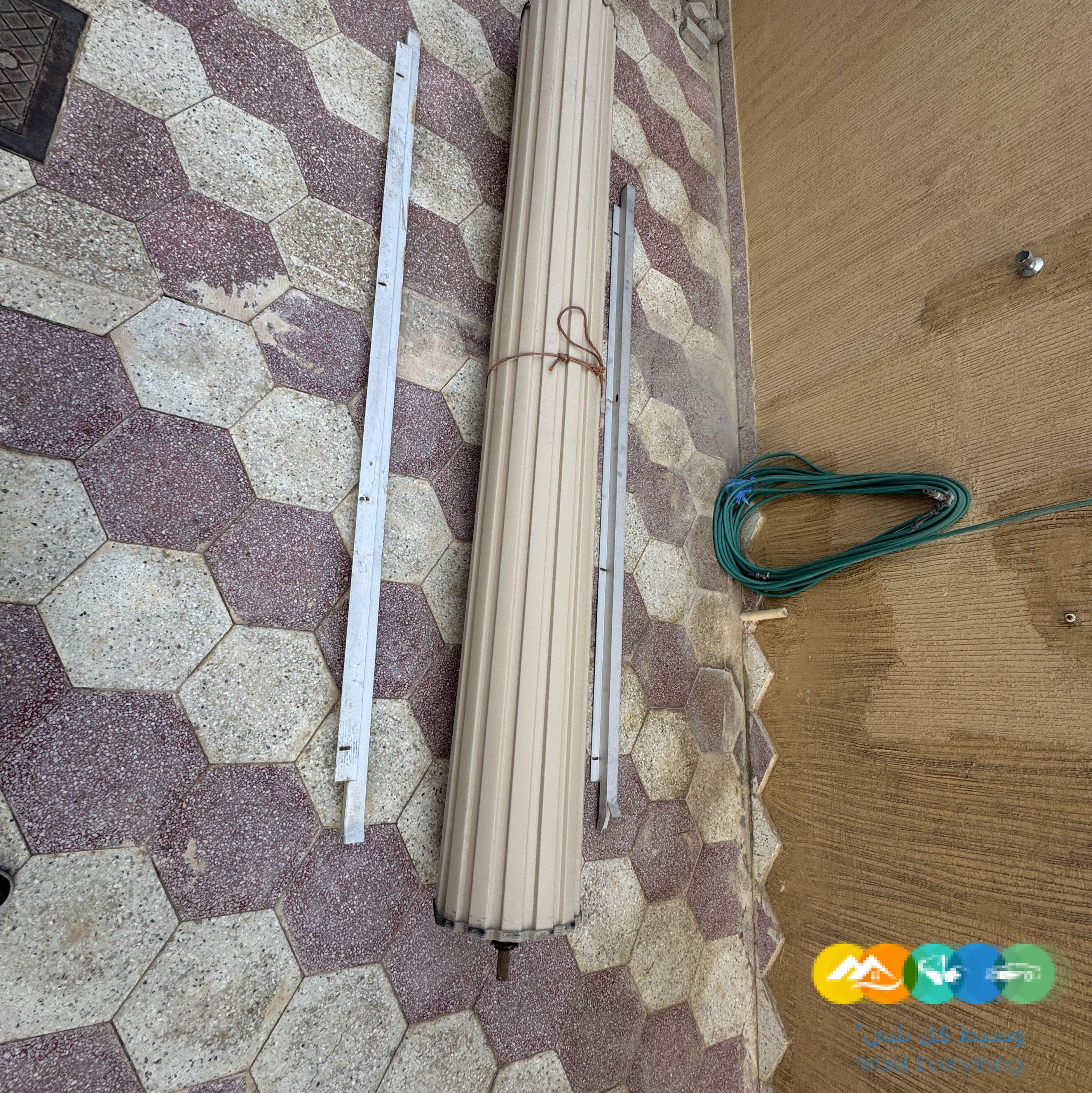 باب كراج مصدوم من تحت عالخفيف الطول 25 متر والعرض 3